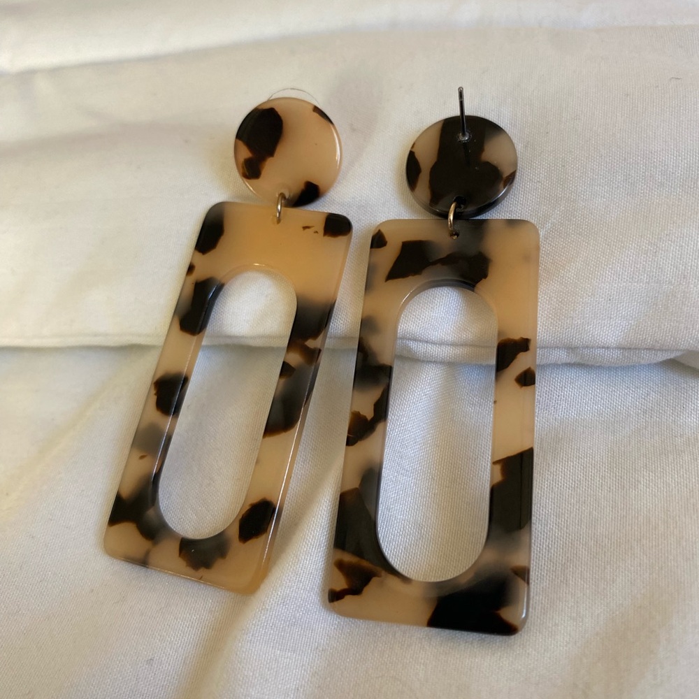 Tortoise Shell Statement Earrings - Picture 5 of 5
